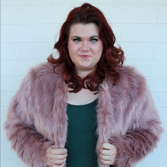 Meet your Posher: ONE DAY SHIPPING - Picture 2 of 6